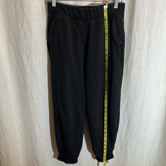 Lululemon Relaxed High-Rise CROPPED Jogger Black Size 6 - Picture 11 of 11